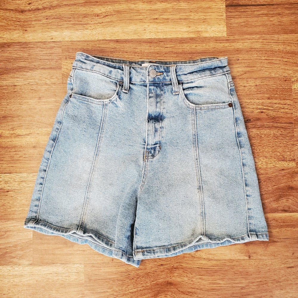 Cello Size Medium Seamed High Rise Jean Shorts